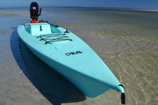 Motorized fishing kayak