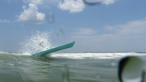 solo skiff through a wave